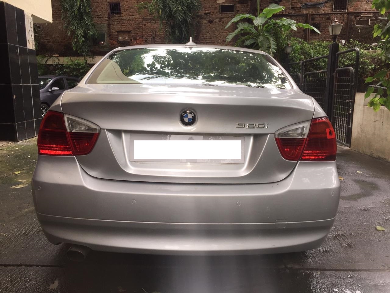 2007 BMW 320i - Image 2