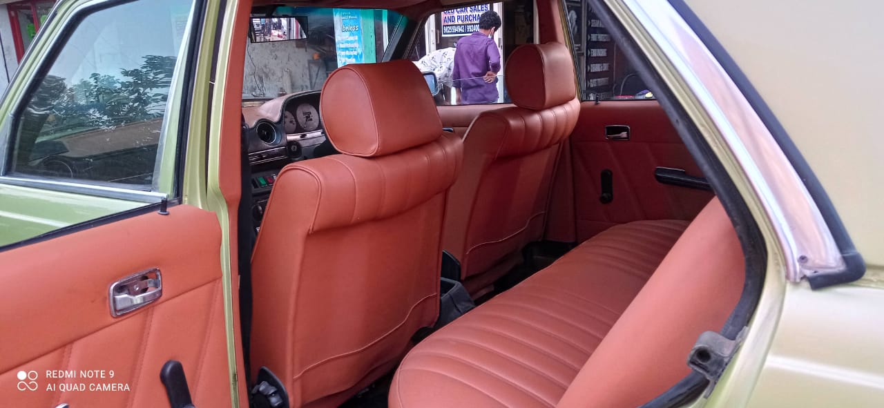 1981 Mercedes 200D - Image 4