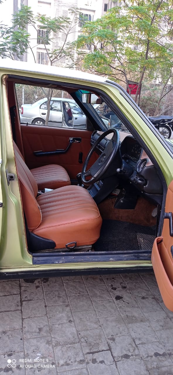 1981 Mercedes 200D - Image 5